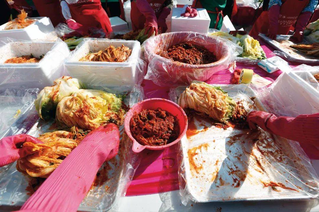 泡菜波及尹锡悦，韩政府投放2900吨白菜抗通胀 | 京酿馆
